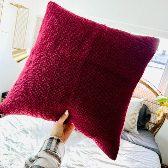 POTTERY BARN Burgundy Red Knit Textured Linen Pillow Case Sham 20" Square Set 2 - Picture 2 of 10